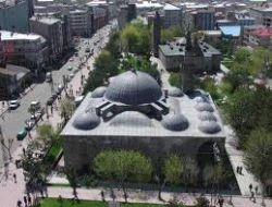 Yüksek ezan sesi davalık oldu 